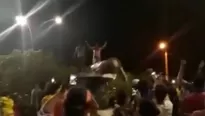 Bolivia: manifestantes opositores derribaron estatua de Hugo Chávez. Foto: captura/Video: @ResisTemplario