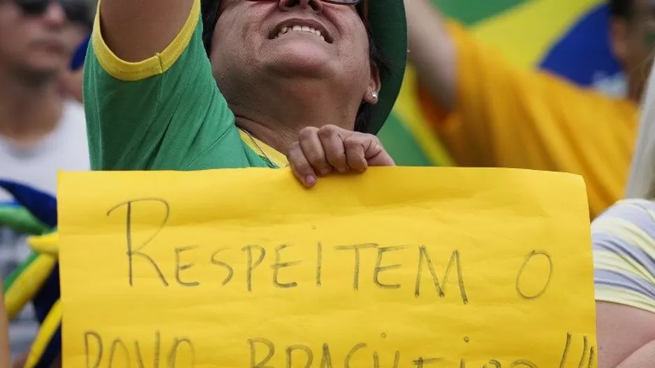 Millones salieron a las calles para protestar en contra del gobierno de Dilma Rousseff. (Vía: AFP)