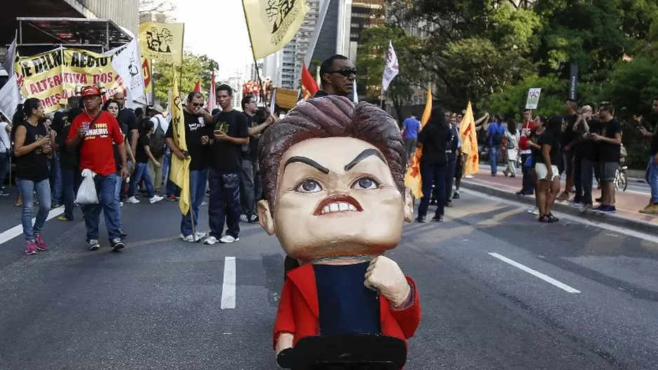 Trabajadores marchan en contra de Dilma Rousseff. (V&iacute;a: AFP)