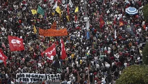 La gran mayoría de las decenas de miles de manifestantes vestían de color rojo, característico del Partido de los Trabajadores. (Vía: AFP)