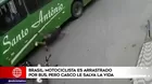 Brasil: Motociclista es arrastrado por bus pero casco le salva la vida