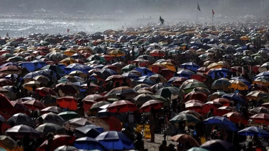 Brasil: Playas llenas en Río de Janeiro pese al coronavirus causan gran preocupación. Foto: EFE