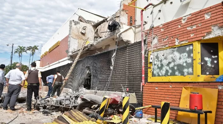 Así quedó el local de Prosegur en Ciudad del Este tras el asalto. Foto: AFP Así quedó el local de Prosegur en Ciudad del Este tras el asalto. Foto: AFP