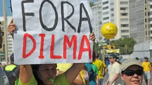 Manifestantes piden la renuncia de la presidenta Dilma Rousseff. (V&iacute;a: AFP)