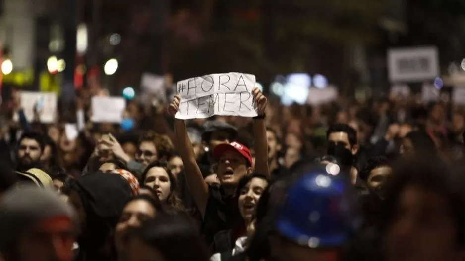 Simpatizantes de Dilma rechazan que Michel Temer se quede en el poder. (Vía: AFP)