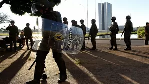 Militares brasileños habían salido a las calles por orden de Temer. Foto y video: AFP