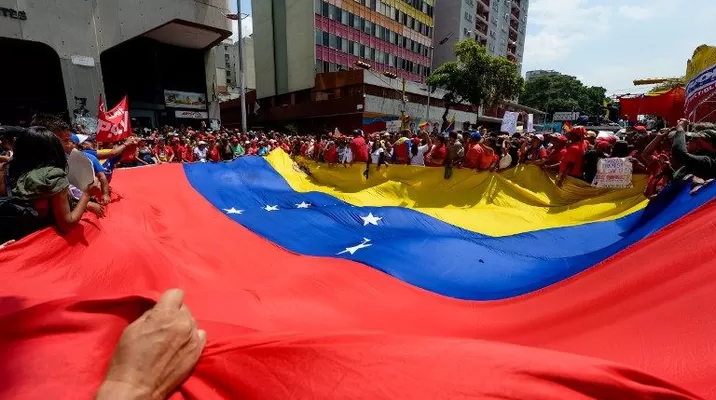 Simpatizantes del presidente Nicolás Maduro participan de una marcha contra Luis Almagro. (Vía: AFP) Simpatizantes del presidente Nicolás Maduro participan de una marcha contra Luis Almagro. (Vía: AFP)