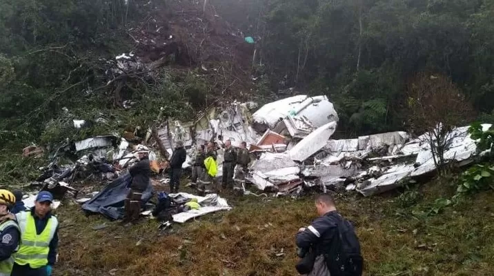 Así quedó el avión que trasladaba al plantel de #Chapecoense hacia Medellín. (Vía: Twitter) Así quedó el avión que trasladaba al plantel de #Chapecoense hacia Medellín. (Vía: Twitter)