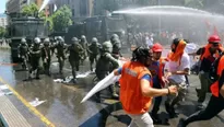 Chile: Informe revela que carabineros lanzaron agua tóxica contra manifestantes. Foto: Gestión