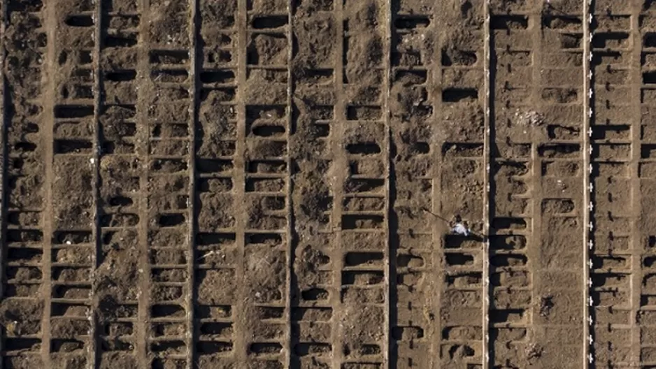 Chile: Cementerio de Santiago cava miles de tumbas ante avance del coronavirus. Foto: AFP