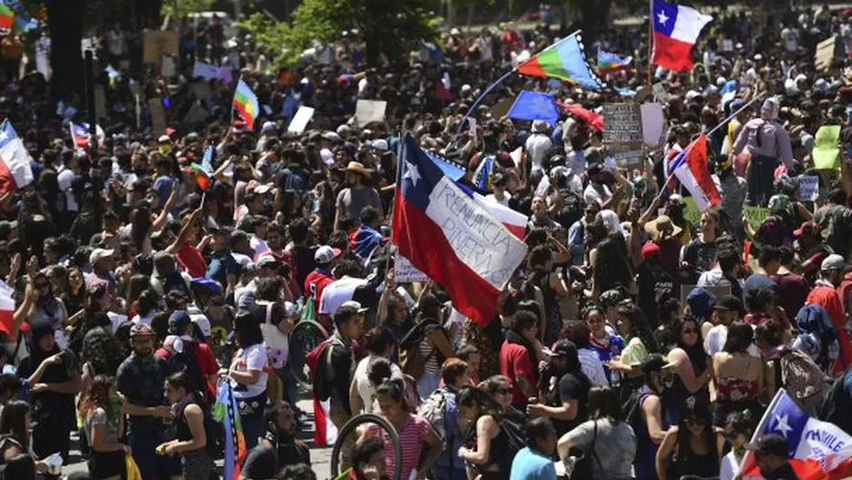 Chile: ordenan toque de queda en varias zonas del país por sexto día consecutivo. Foto: AFP