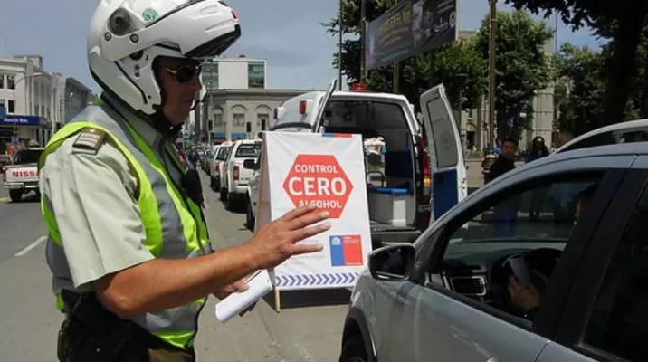 El diplomático circulaba con su vehículo a 123 kilómetros por hora en un tramo de la Autopista del Sol y no tenía licencia de conducir. (Vía: Twitter) El diplomático circulaba con su vehículo a 123 kilómetros por hora en un tramo de la Autopista del Sol y no tenía licencia de conducir. (Vía: Twitter)
