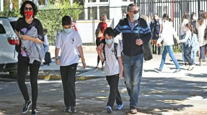 Chile inicia el año escolar con clases semipresenciales y miedo a que segunda ola del COVID-19 recrudezca. Foto: Agencia Uno referencial Chile inicia el año escolar con clases semipresenciales y miedo a que segunda ola del COVID-19 recrudezca. Foto: Agencia Uno referencial