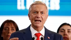 El candidato presidencial chileno José Antonio Kast, del Partido Republicano, habla sobre sus propuestas migratorias en Santiago el 22 de septiembre de 2025. (Autor: Raúl Bravo / AFP)