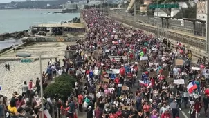 Chile: miles marcharon en Valparaíso hacia el Congreso para plantear demandas. Foto: NTN24/Video: Nodal