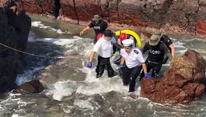 Rescate de cad&aacute;veres de dos peruanas. Foto: Armada de Chile