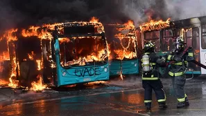 Tres muertos tras desmanes en Santiago de Chile. Foto: AFP.