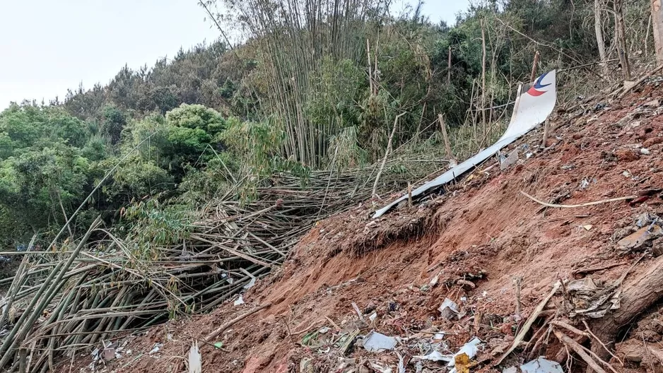 China: Autoridades confirman que no hallaron sobrevivientes de accidente de avión / Foto: AFP