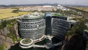 Una cantera fue transformada en un lujoso hotel 5 estrellas en China. (Foto: AFP/Video: AFP)