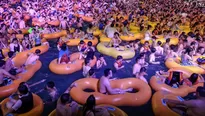 China defiende la macrofiesta tecno en piscina de Wuhan. Foto: AFP