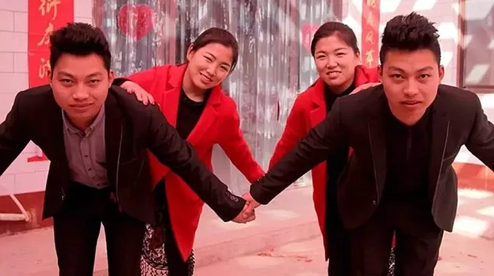 El cuarteto de gemelos enamorado que no puede distinguirse de ellos mismos. (Vía: Facebook) El cuarteto de gemelos enamorado que no puede distinguirse de ellos mismos. (Vía: Facebook)