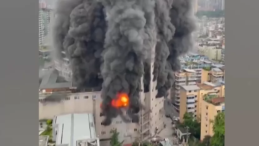 China: Incendio en centro comercial dejó al menos 16 fallecidos y culminó búsqueda de sobrevivientes
