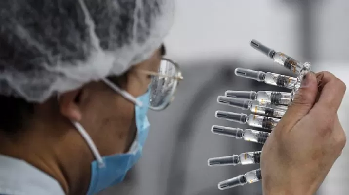 China: Más de 60 000 personas recibieron una vacuna candidata contra la COVID-19 y no presentaron efectos adversos. Foto: EFE China: Más de 60 000 personas recibieron una vacuna candidata contra la COVID-19 y no presentaron efectos adversos. Foto: EFE
