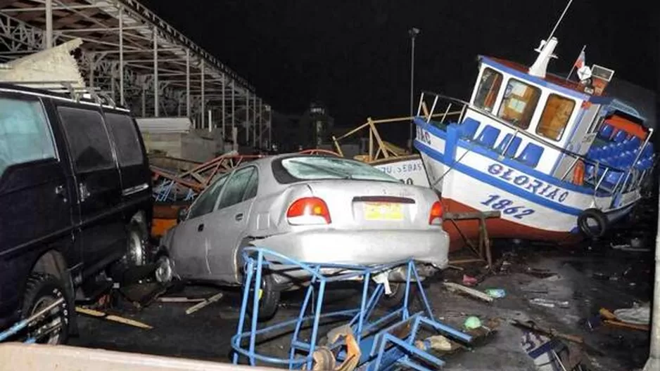 Ciudadanos de Iquique muestran todos los destrozos tras el terremoto