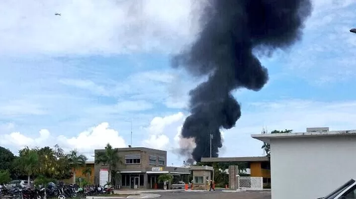 Explosión en Cotecmar. Foto: Twitter @AdalbertoLlinas Explosión en Cotecmar. Foto: Twitter @AdalbertoLlinas