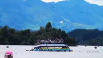 Barco con cerca de 170 turistas naufragó en Guatapé, Colombia. Video: AFP