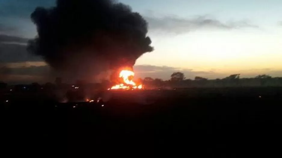 El estremecedor momento en que un avión de carga se estrella en Colombia dejando 5 muertos. (Vía: Twitter)