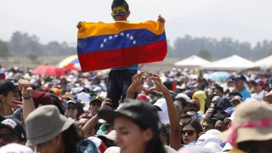 El presidente de Colombia, Iván Duque, firmó un decreto que permite la nacionalización de 24.000 niños hijos de padres venezolanos. Foto: Manuel Saldarriaga