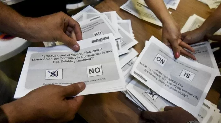 Cerca de 35 millones de colombianos fueron llamados hoy a las urnas en el plebiscito sobre el acuerdo de paz. (Vía: AFP) Cerca de 35 millones de colombianos fueron llamados hoy a las urnas en el plebiscito sobre el acuerdo de paz. (Vía: AFP)