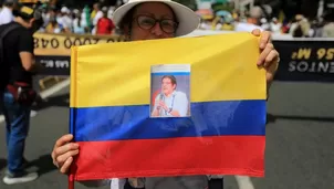 Simpatizantes del político y aspirante presidencial Miguel Uribe durante una marcha por la paz en Bogotá, Colombia. Foto: AFP. Video: Canal N