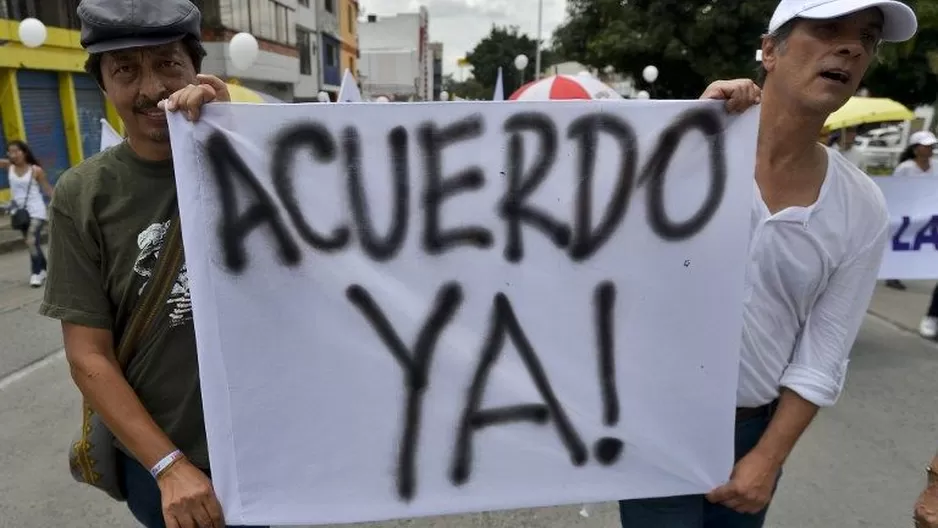 Manifestantes piden acuerdo de paz en Colombia. (Vía: AFP)