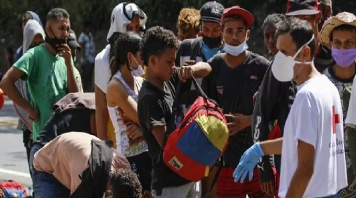 Colombia pide ayuda internacional para vacunar contra la COVID-19 a un millón de venezolanos indocumentados. Foto: AFP referencial Colombia pide ayuda internacional para vacunar contra la COVID-19 a un millón de venezolanos indocumentados. Foto: AFP referencial