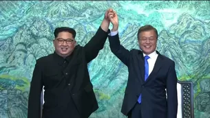 Cumbre intercoreana histórica, con abrazo y promesas de paz. Video: AFP