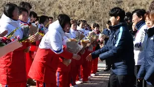 Corea del Sur: atletas norcoreanas fueron recibidas para JJOO. Video y foto: AFP