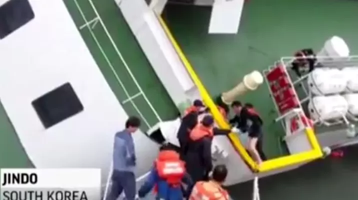 Corea del Sur: el momento en que capitán del ferry huyó 