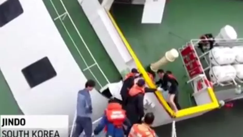 Corea del Sur: el momento en que capitán del ferry huyó 