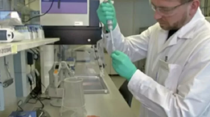 Laboratorio alemán CureVac realizará primeros ensayos clínicos de una vacuna contra el COVID-19. Foto: DW Laboratorio alemán CureVac realizará primeros ensayos clínicos de una vacuna contra el COVID-19. Foto: DW