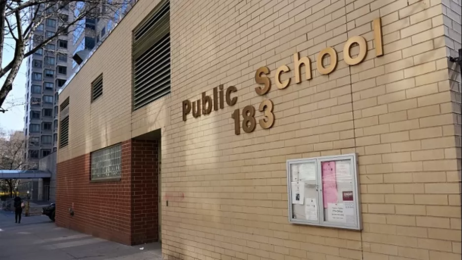 Colegio público de Nueva York. Foto referencial: AFP