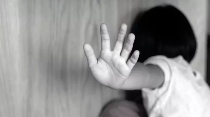 En Costa Rica detuvieron a dos hombres y una mujer que violaban a sus hijas para producir videos pornográficos con ellas. (Foto: La Voz) En Costa Rica detuvieron a dos hombres y una mujer que violaban a sus hijas para producir videos pornográficos con ellas. (Foto: La Voz)