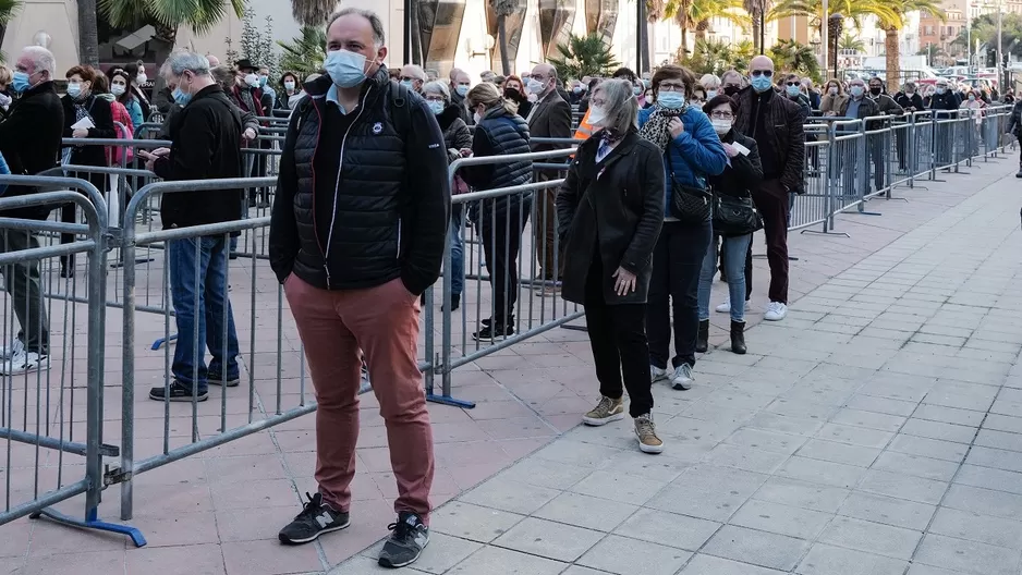 COVID-19: Casos globales de coronavirus aumentan por tercera semana consecutiva. Foto referencial: AFP