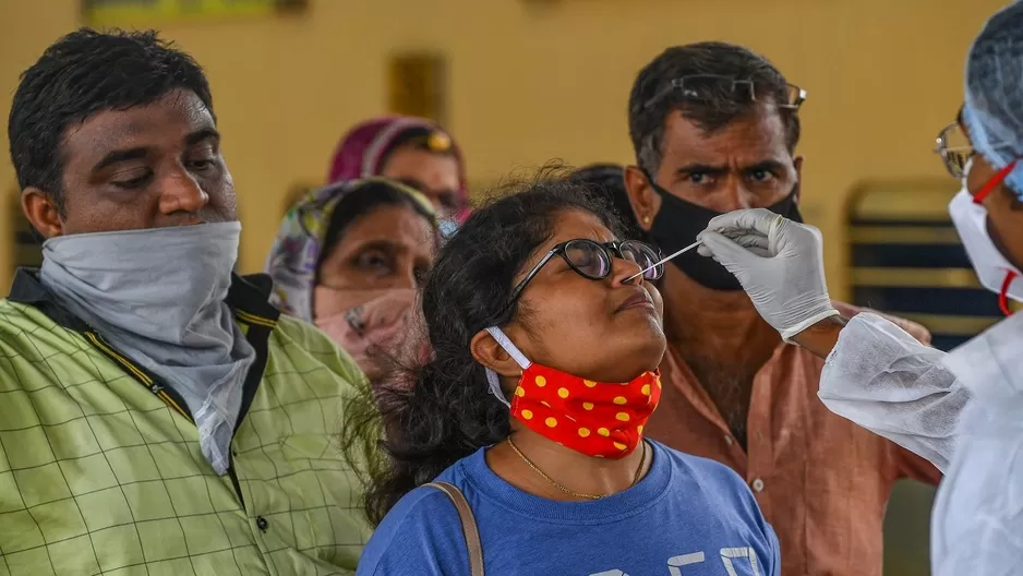 COVID-19: Casos y muertes por coronavirus en el mundo se estabilizaron en la última semana. Foto referencial: AFP