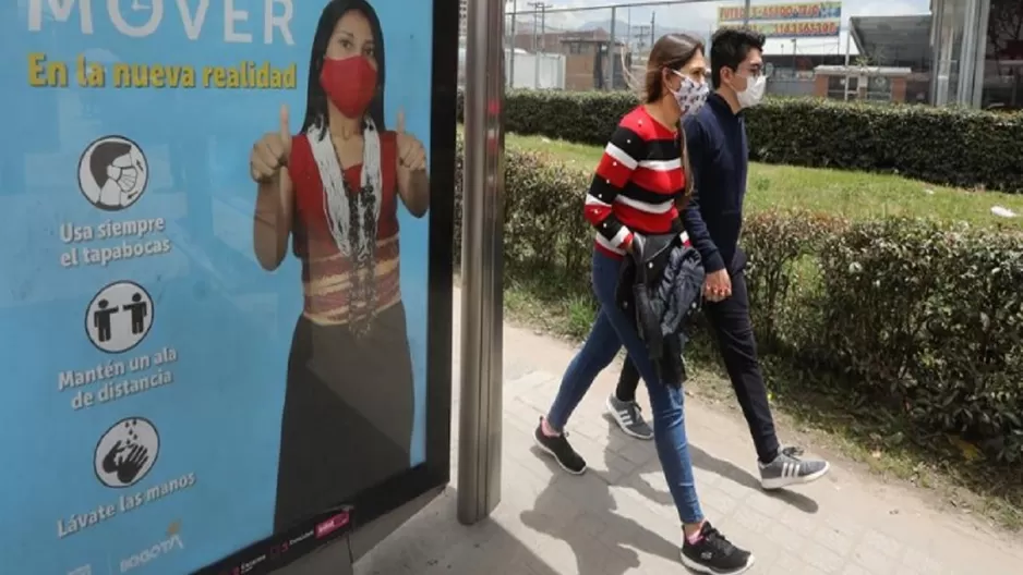 COVID-19: Las mascarillas no evitan la propagación del coronavirus sin distancia social, según un estudio. Foto: EFE referencial