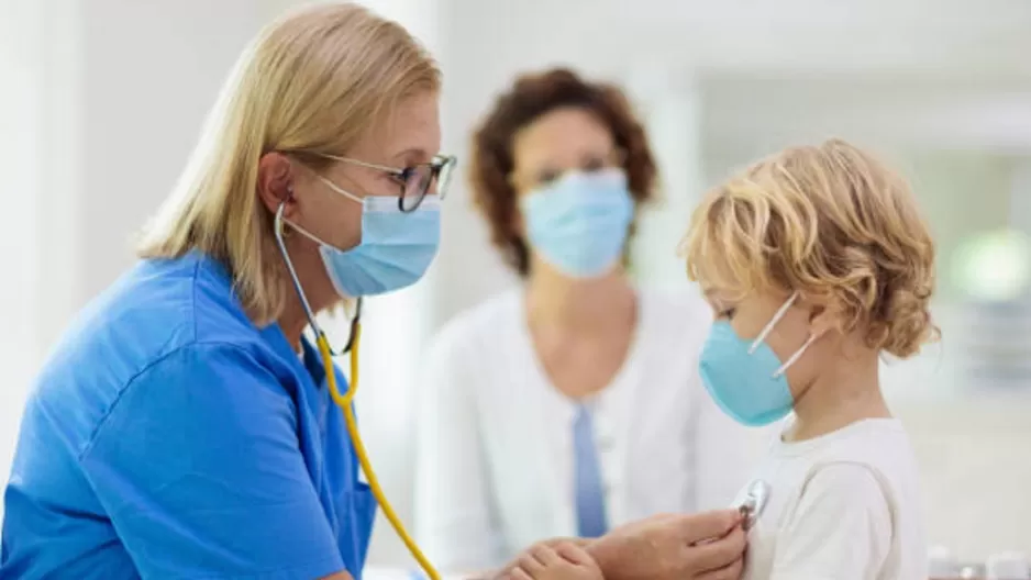 Niño con COVID-19. Foto: iStock referencial