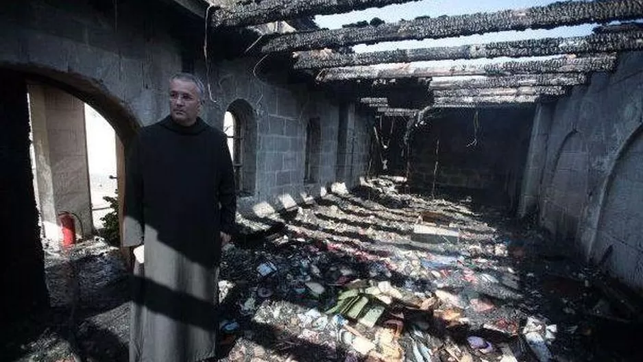  Cristianos celebrarán Navidad en iglesia destrozada. (Vía: Twitter)