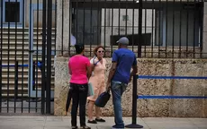 Cubanos que solicitan visas a Estados Unidos esperan frente a embajada  - Noticias de visas