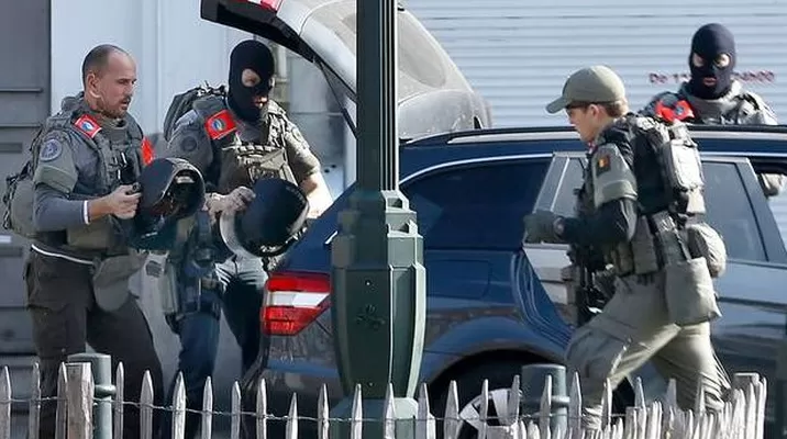 Policía allana casa de militantes del Estado Islámico. (Vía: Twitter) Policía allana casa de militantes del Estado Islámico. (Vía: Twitter)